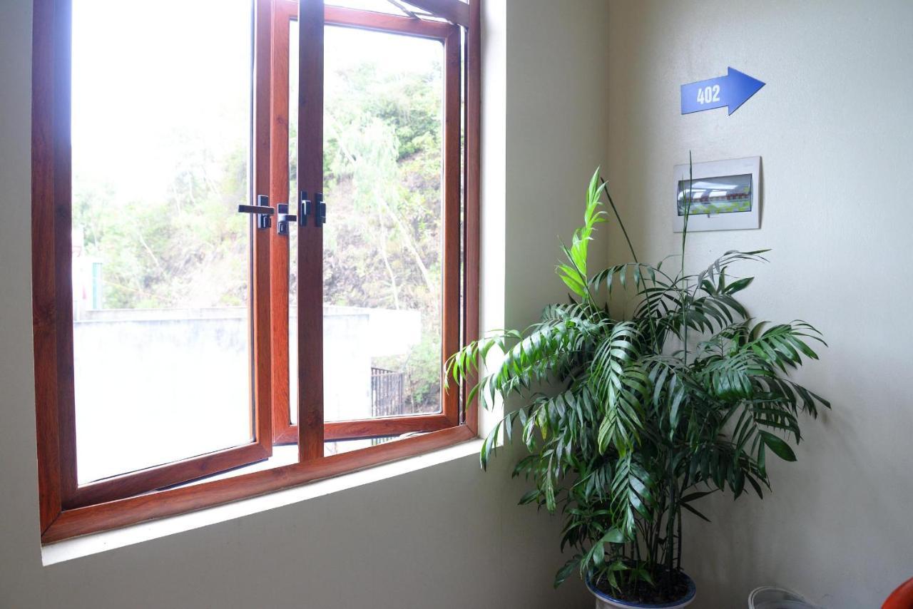 Ahoj Guest House Ха Лонг Екстериор снимка